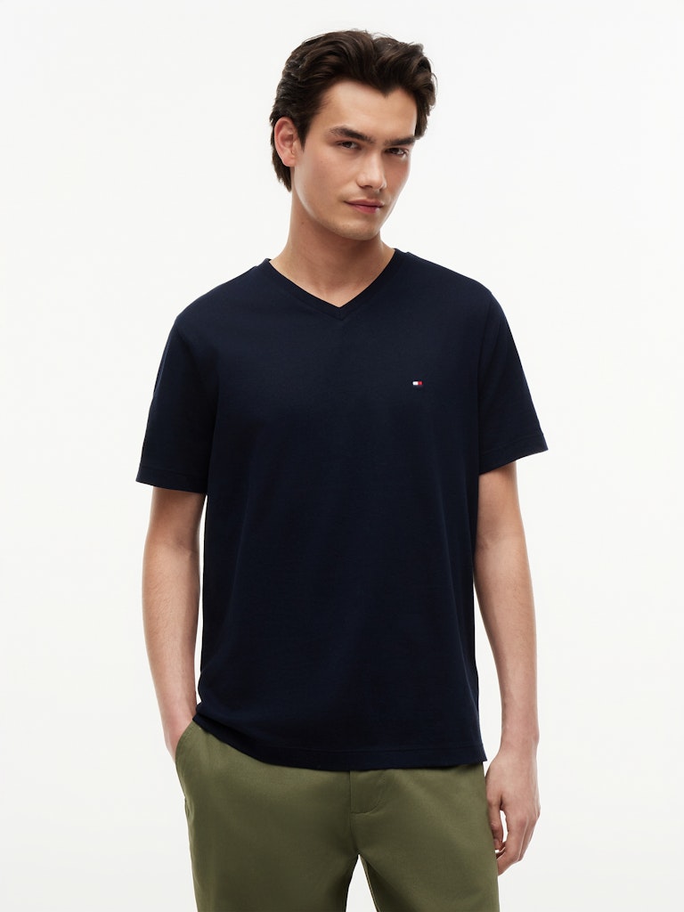 ESSENTIAL V-NECK TEE