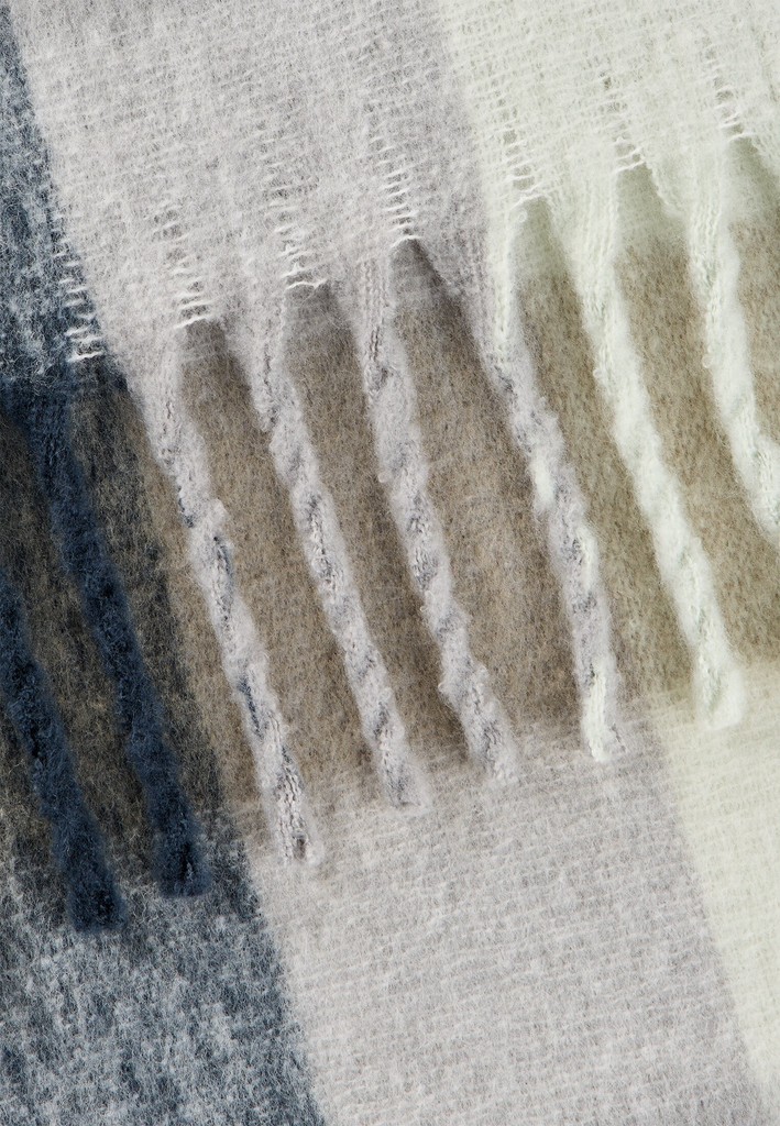Strickschal mit Karomuster