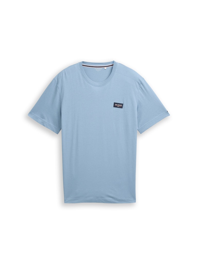 1050187-detailed t-shirt