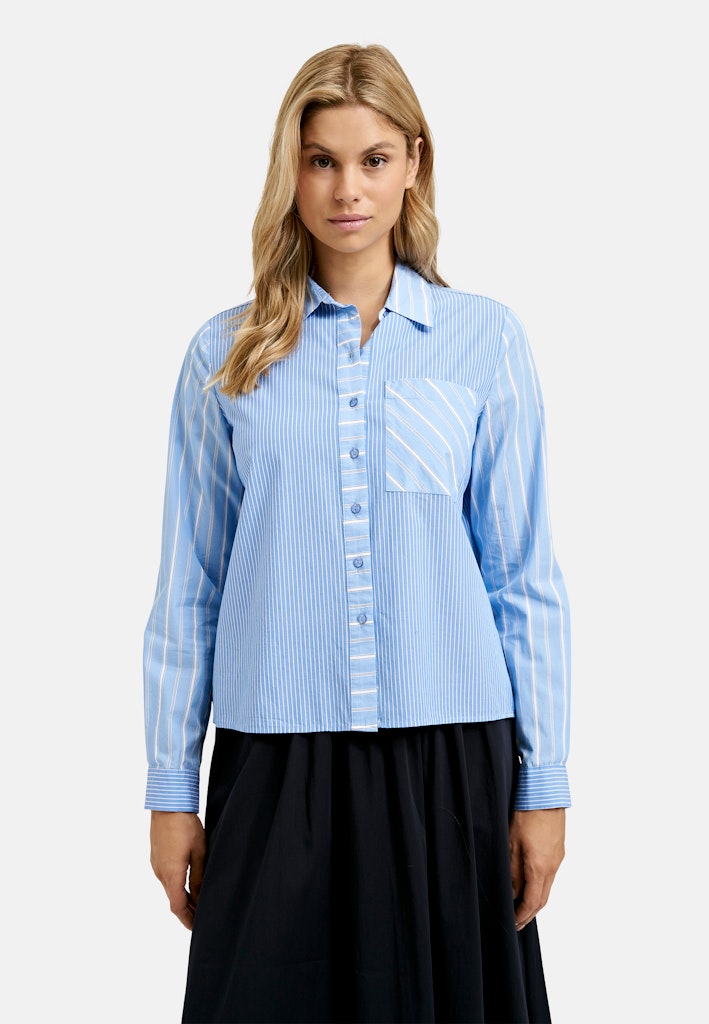 Blouse w collar + placket, chest pocket + 1/1 sleeves