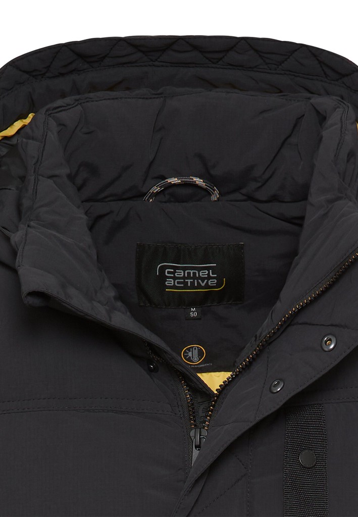 Steppjacke mit abnehmbarer Kapuze