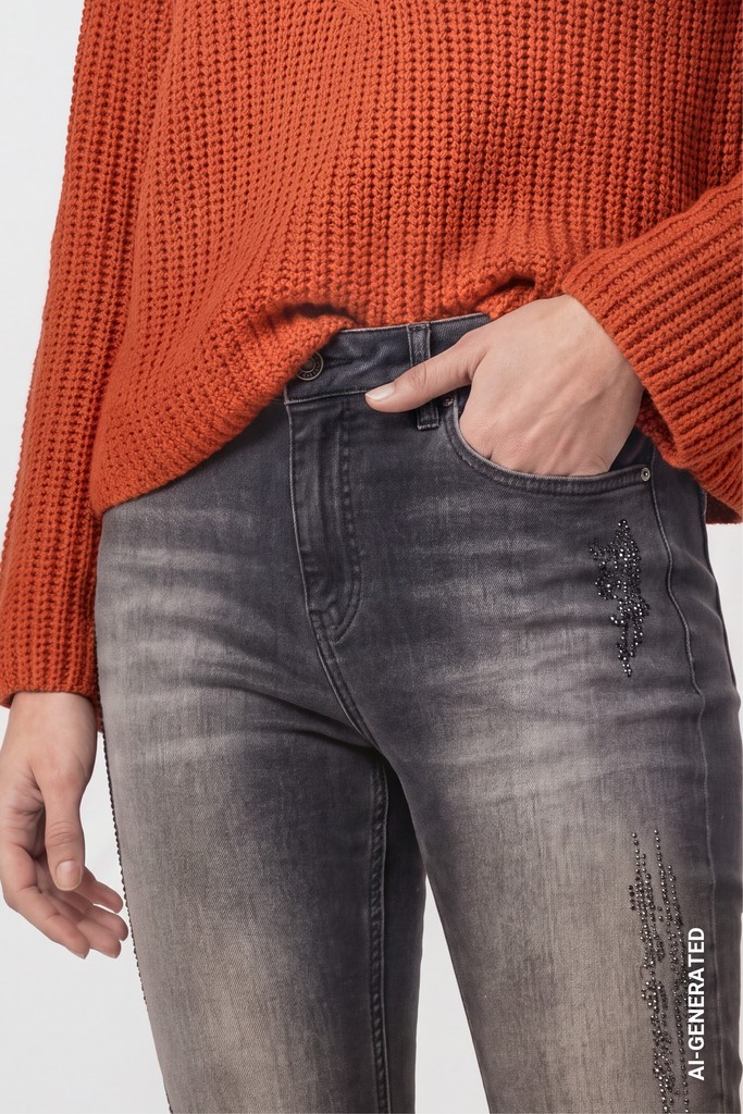 Jeans mit Strassakzenten