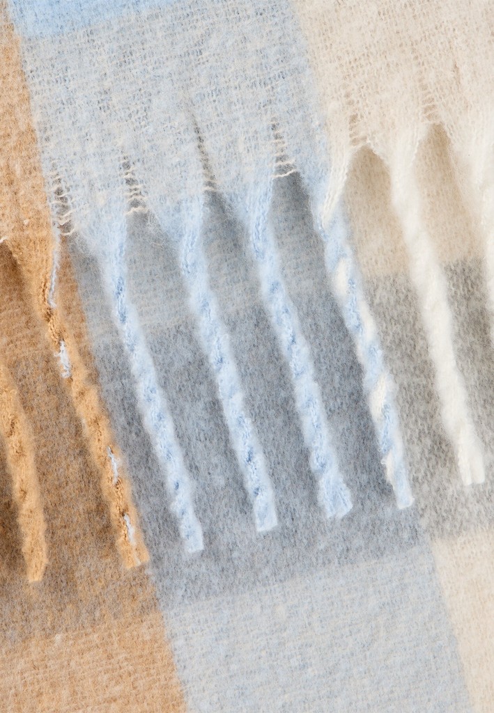 Strickschal mit Karomuster