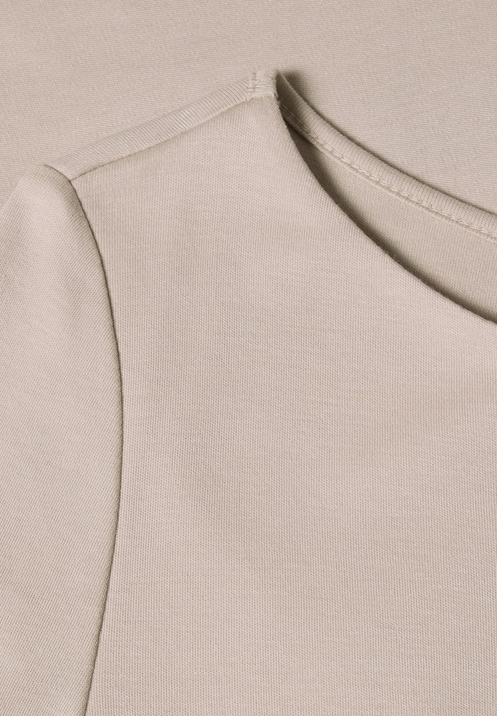 Basic Shirt mit U-Boot-Ausschnitt