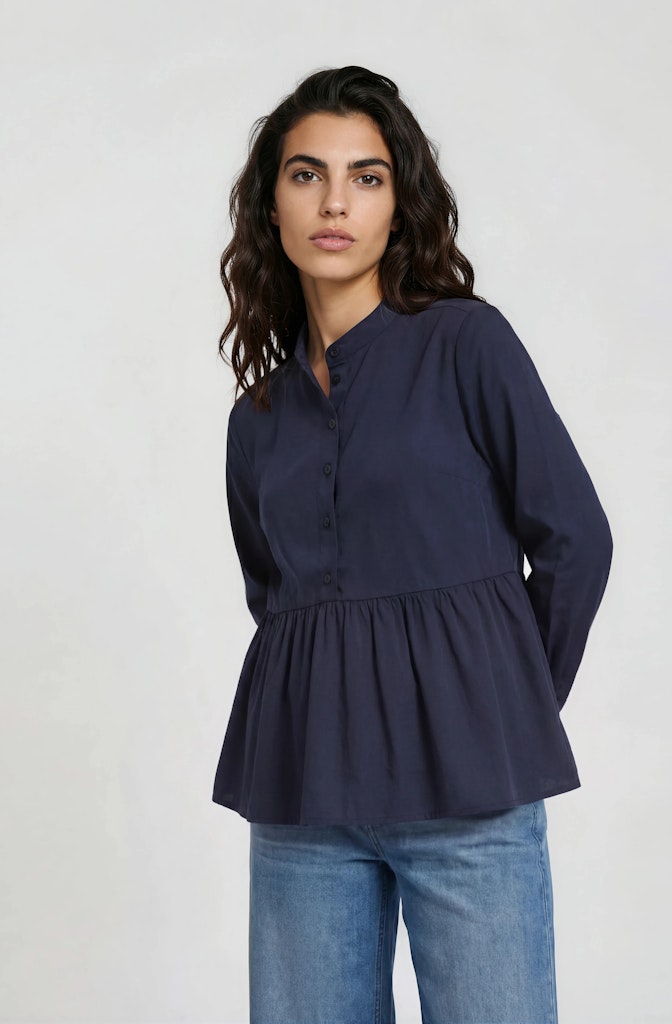 stand up collar 1/1 sleeve gathering on waist